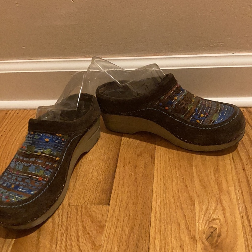 Great Condition Unique Dansko Clogs - image 2